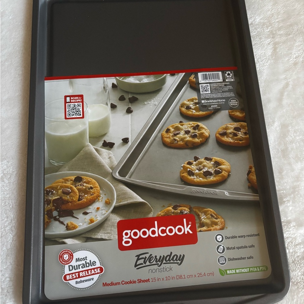 GoodCook Nonstick Cookie Sheets. Set of 3 sheets. - Picture 2 of 8